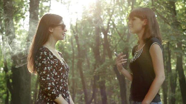 E-papierosy i pomoc krok po kroku gdy e papieros bateria naładowana nie działa, najczęstsze przyczyny i szybkie naprawy